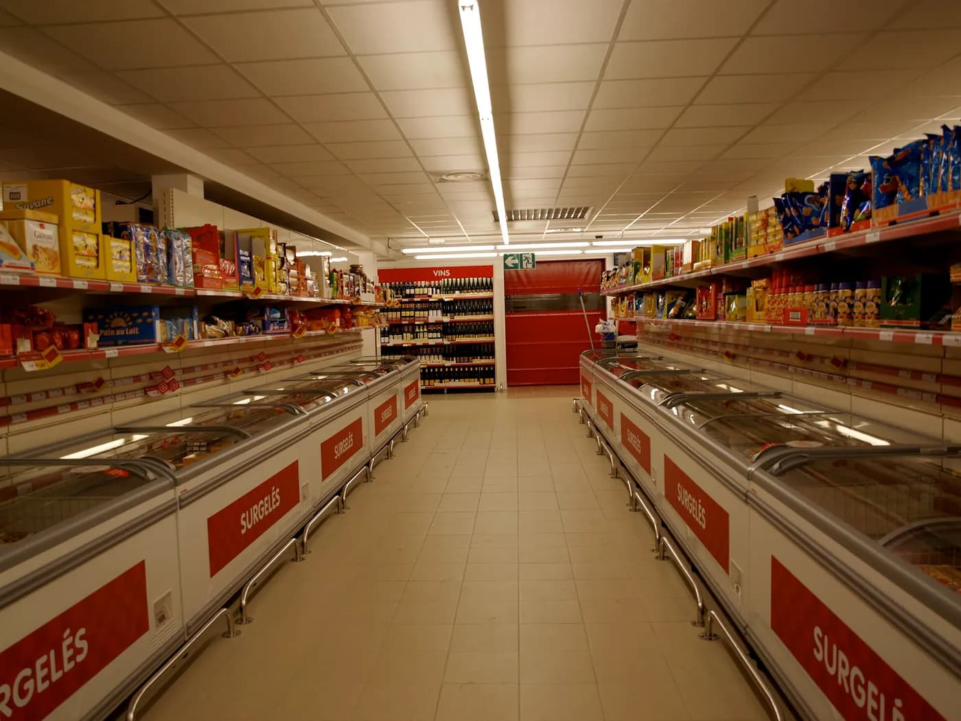 Un rayon de surgelés dans un supermarché en France (photo d’illustration). Dans les magasins touchés, ces meubles ont été poussés en dégivrage pendant la nuit.